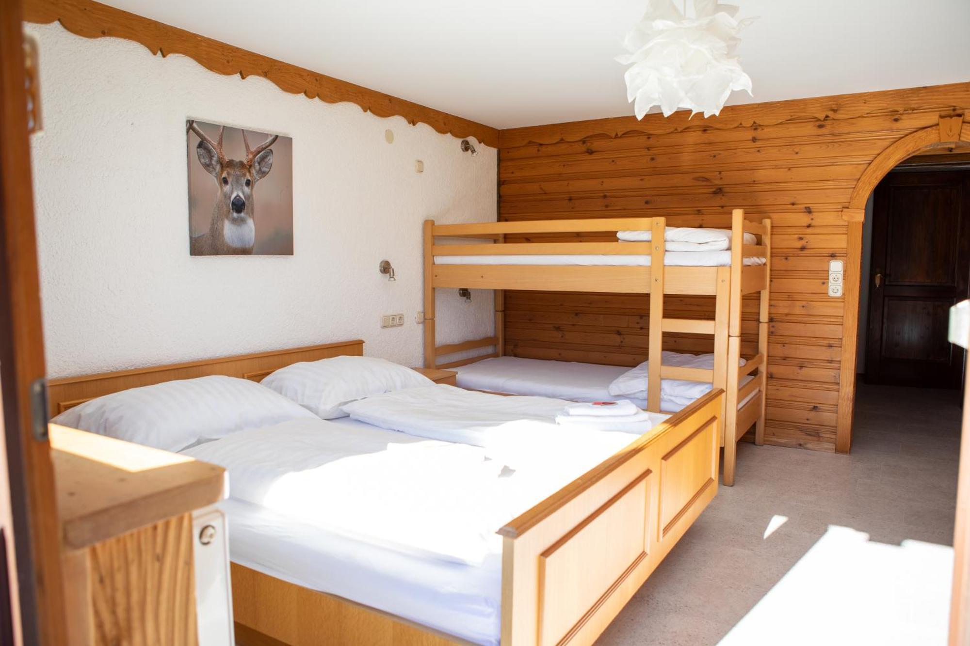 Hotel Wildrose Нойкірхен-ам-Гросфенедігер Екстер'єр фото