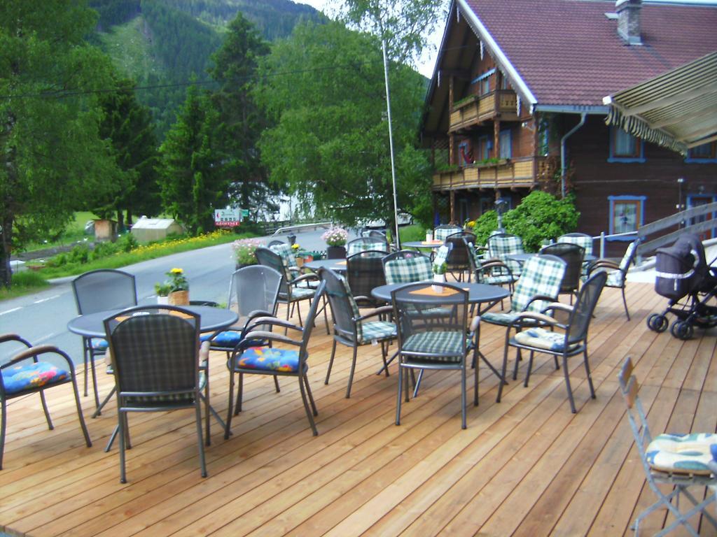 Hotel Wildrose Нойкірхен-ам-Гросфенедігер Екстер'єр фото
